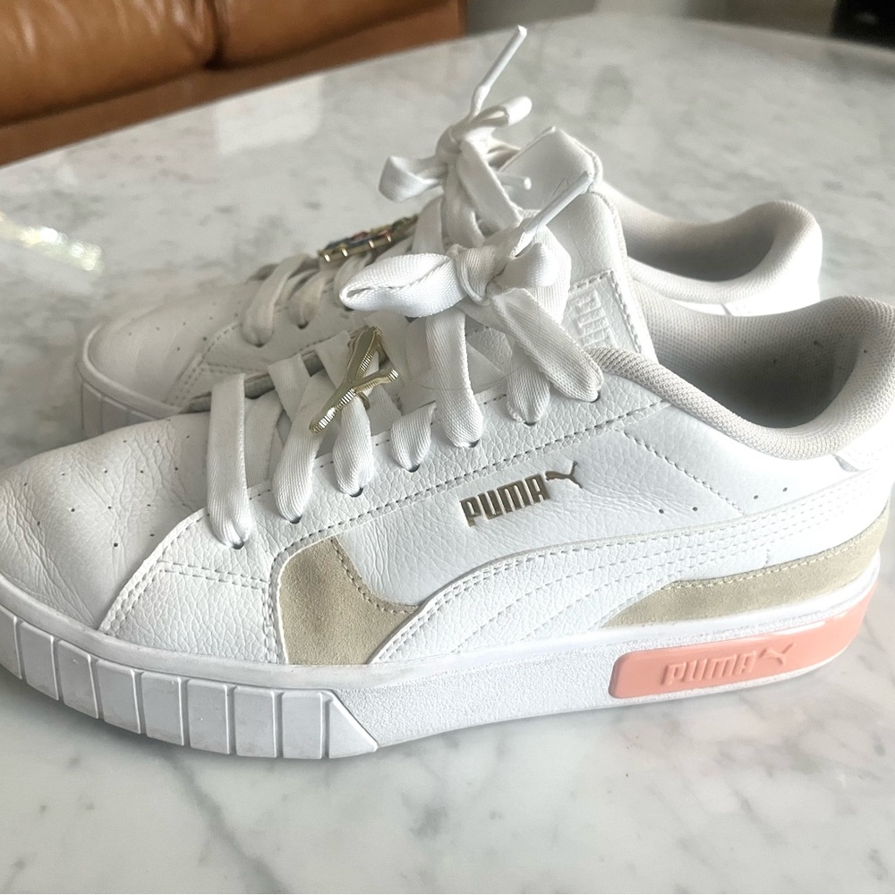 🦩CLEARANCE🦩 Puma White Sneakers with Gold Taupe and Peach Highlights